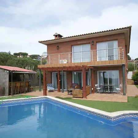 Holiday House With Pool